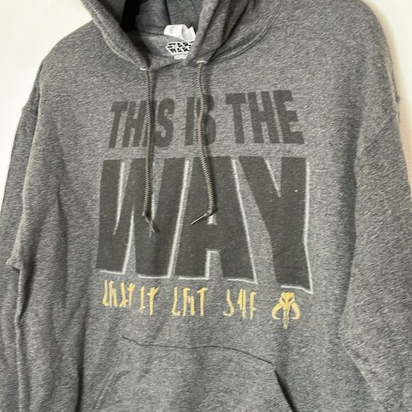 NWOT STAR WARS THE MANDALORIAN "THIS IS THE WAY" Gray HOODIE size M - Picture 2 of 7